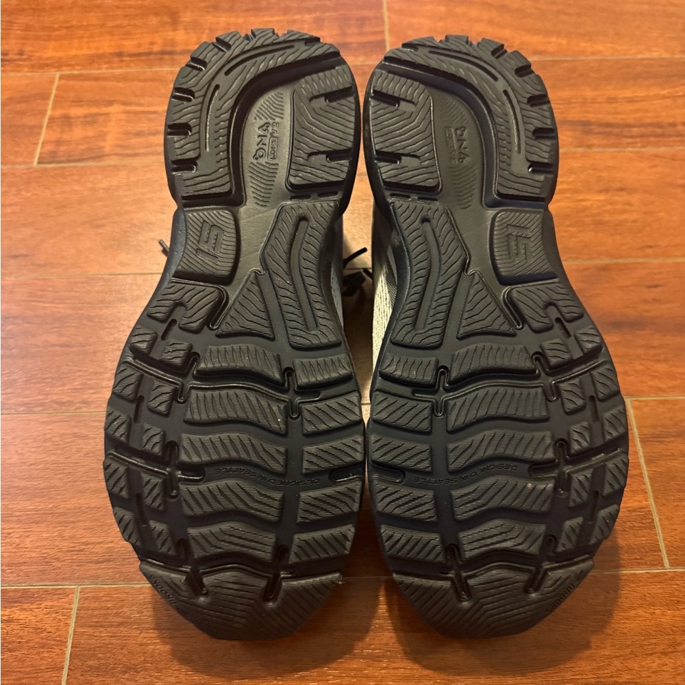 Brooks Men's Black and Gray Sneakers - Picture 4 of 4